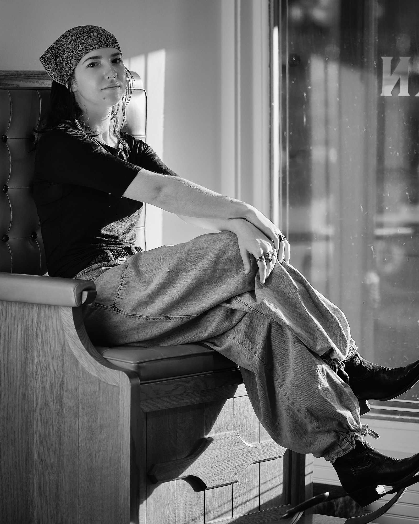 Just a Friday night on the Square in Georgetown. 

#georgetowntx #downtowngeorgetown #fujifilmxt3 #meike85mmf18 #fridaynightvibes
