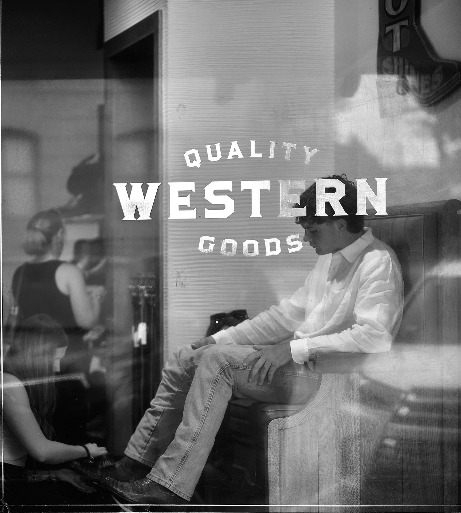 Sometimes you go back to the same location several times to get the shot. I did and this happened. 

#downtowngeorgetowntx #blackandwhitephotography #bootshinestand #fujifilmxt3